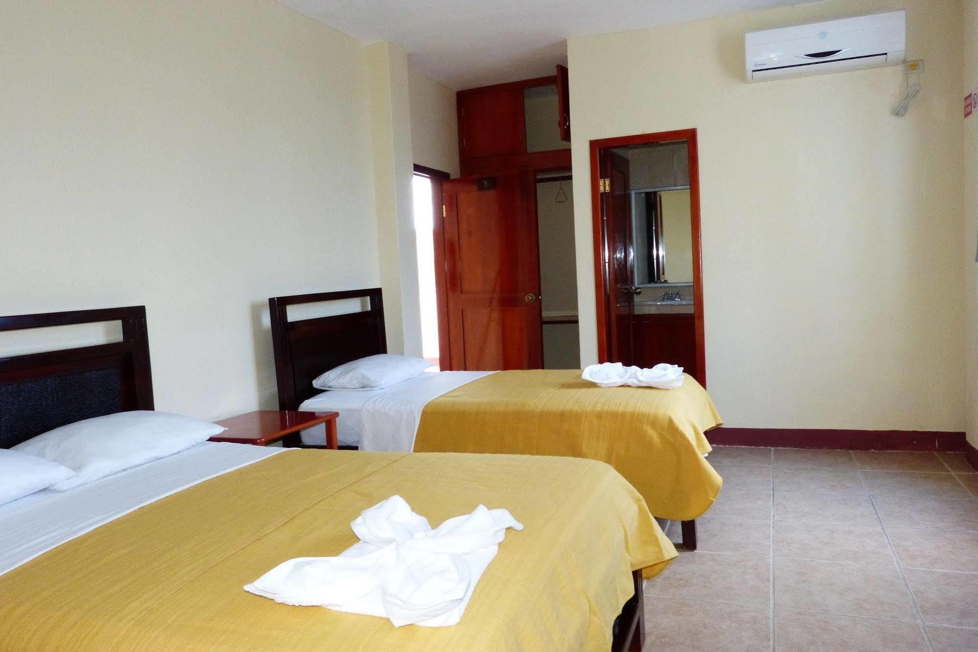 Gloria - Galapagos Inn Puerto Ayora  Bagian luar foto