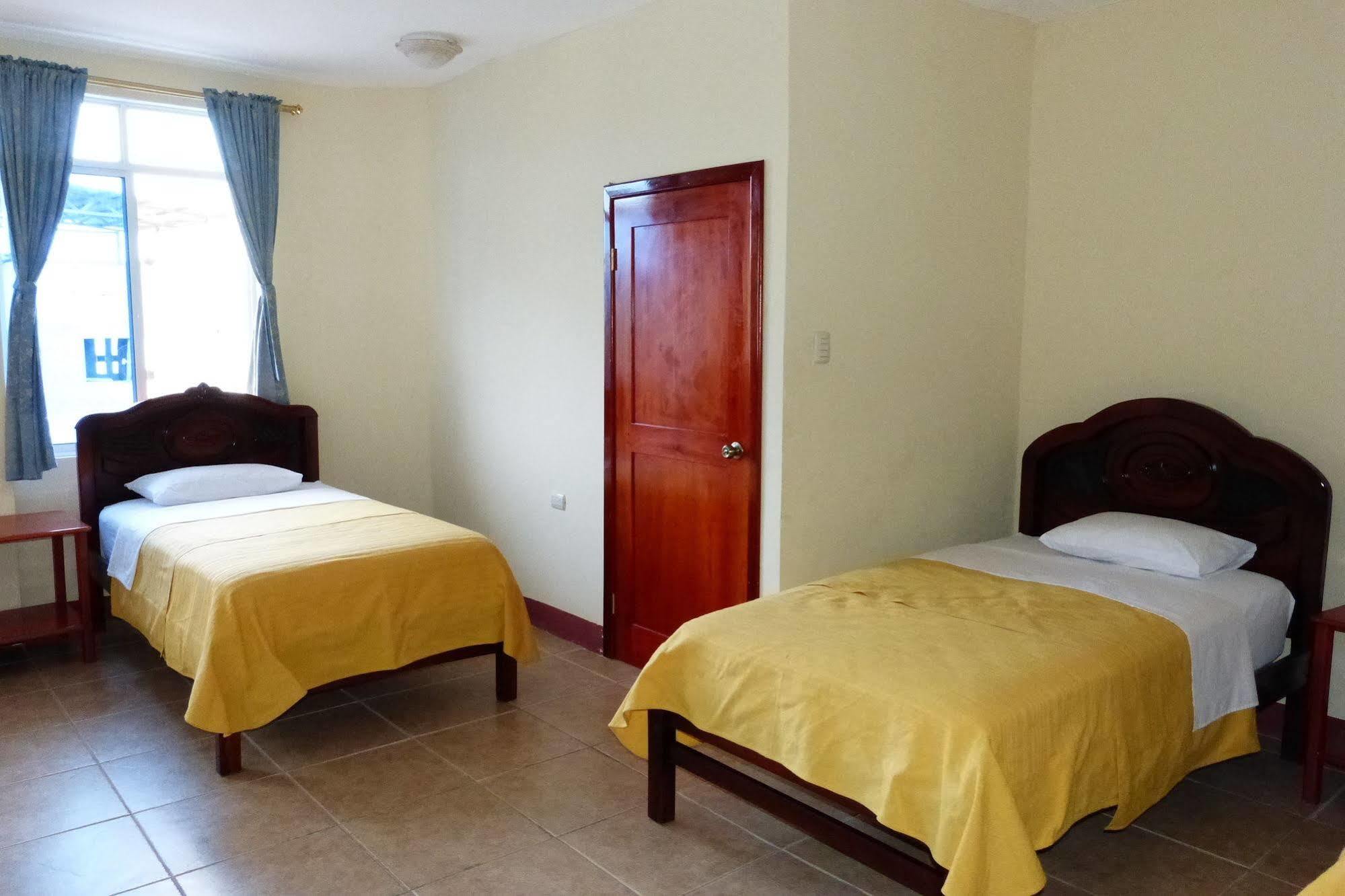 Gloria - Galapagos Inn Puerto Ayora  Bagian luar foto