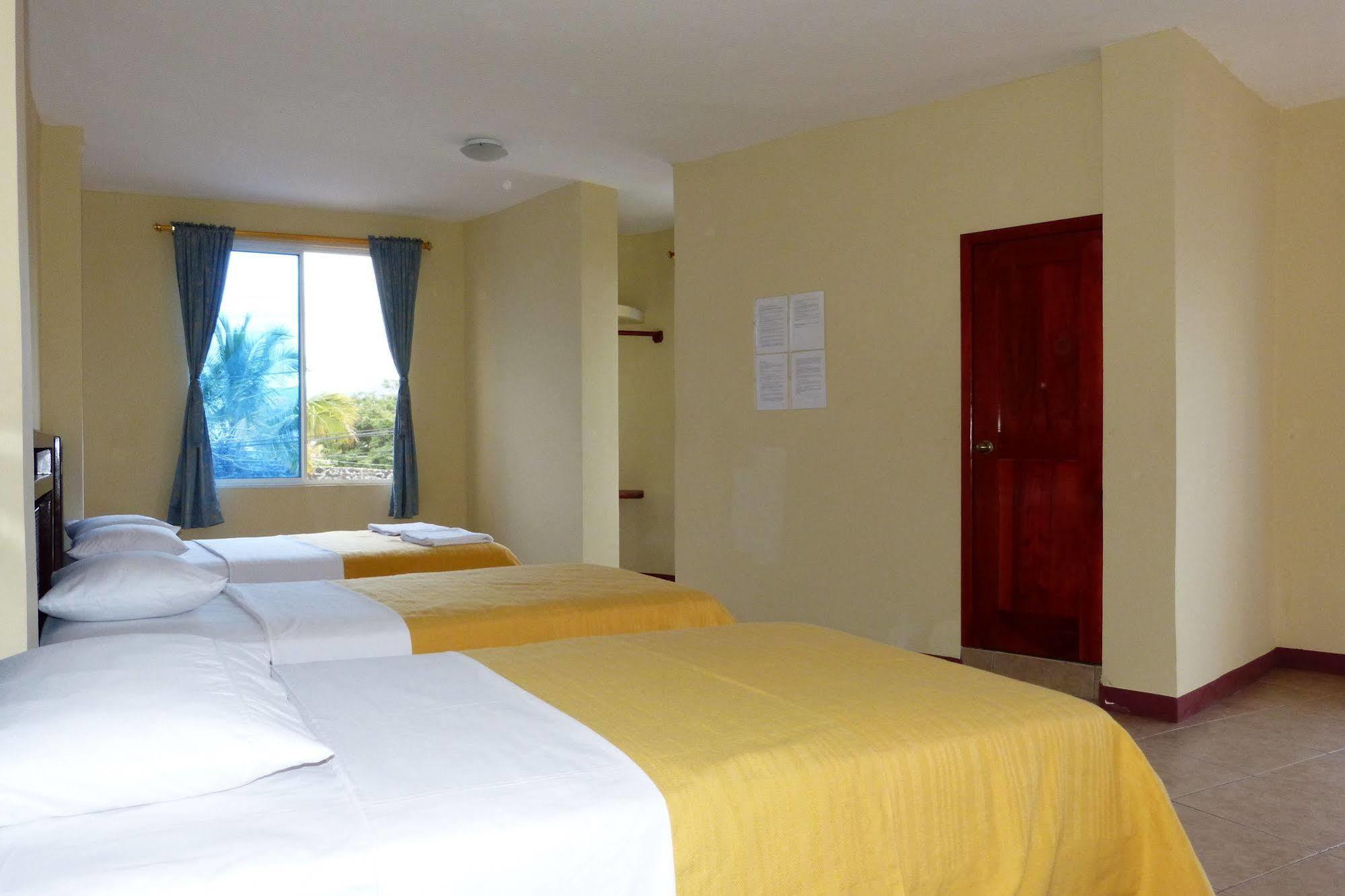 Gloria - Galapagos Inn Puerto Ayora  Bagian luar foto