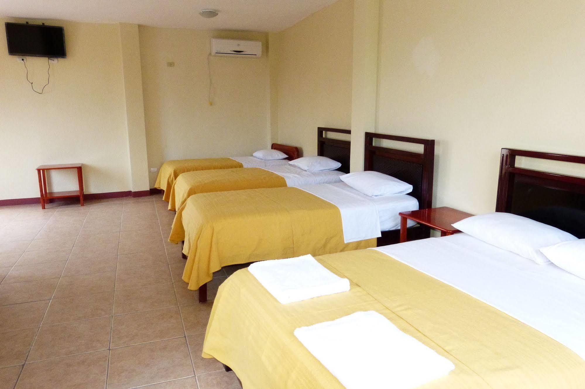 Gloria - Galapagos Inn Puerto Ayora  Bagian luar foto