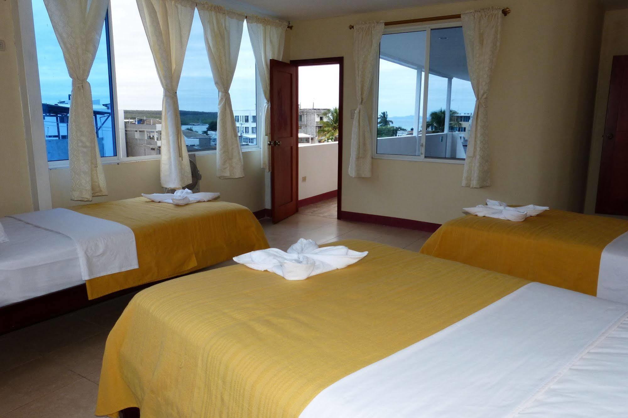 Gloria - Galapagos Inn Puerto Ayora  Bagian luar foto