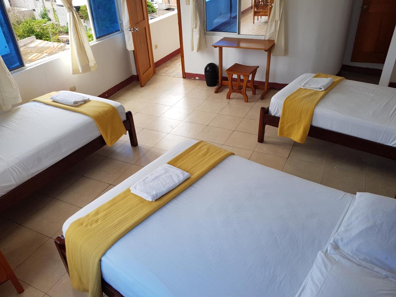 Gloria - Galapagos Inn Puerto Ayora  Bagian luar foto