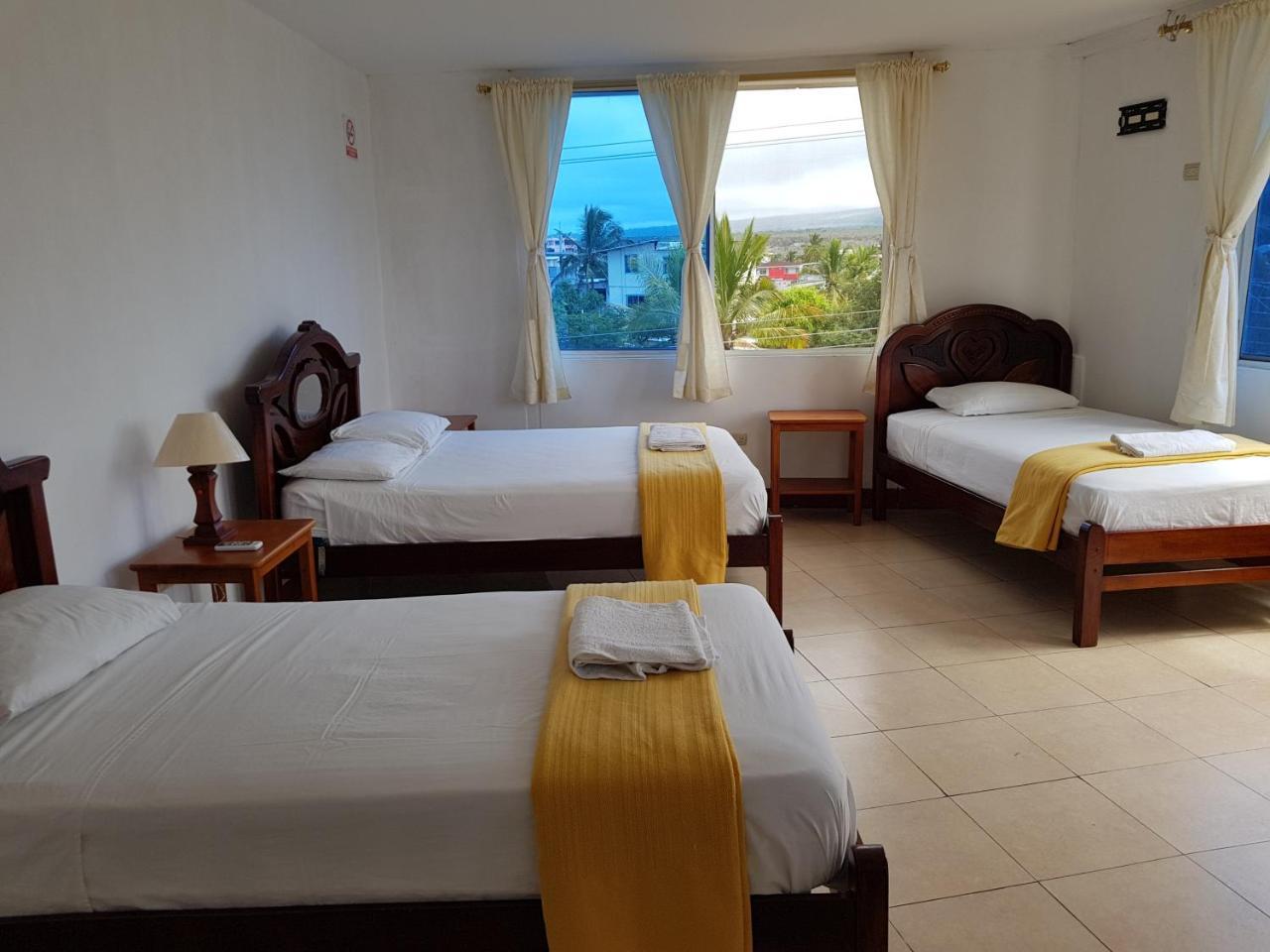Gloria - Galapagos Inn Puerto Ayora  Bagian luar foto