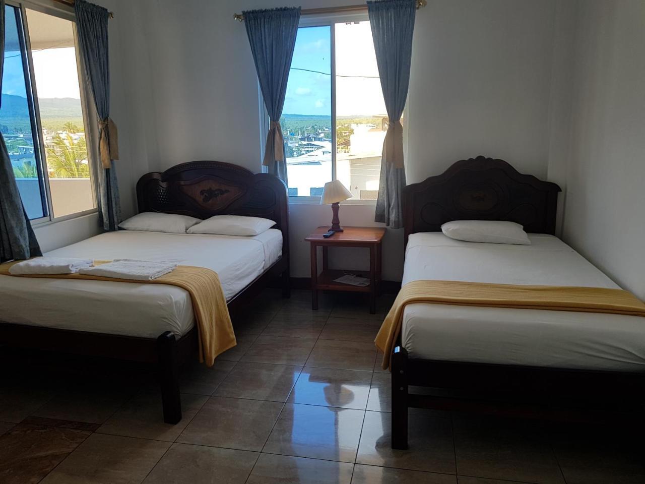 Gloria - Galapagos Inn Puerto Ayora  Bagian luar foto