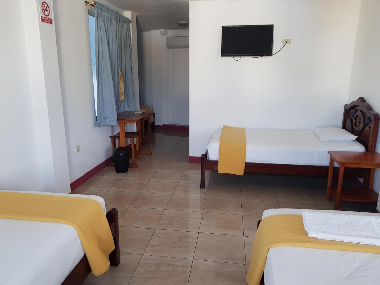 Gloria - Galapagos Inn Puerto Ayora  Bagian luar foto
