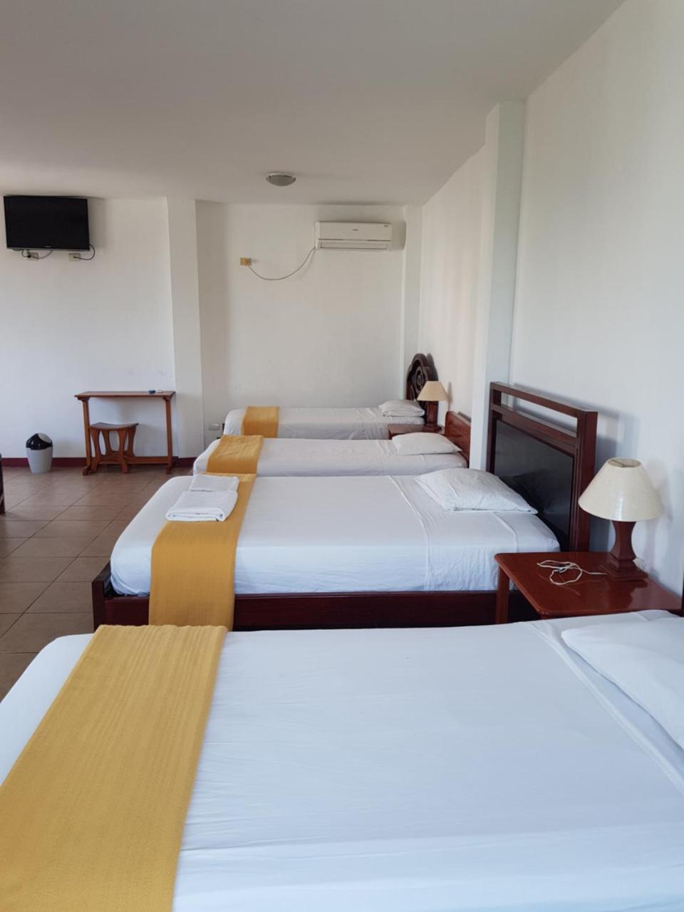 Gloria - Galapagos Inn Puerto Ayora  Bagian luar foto