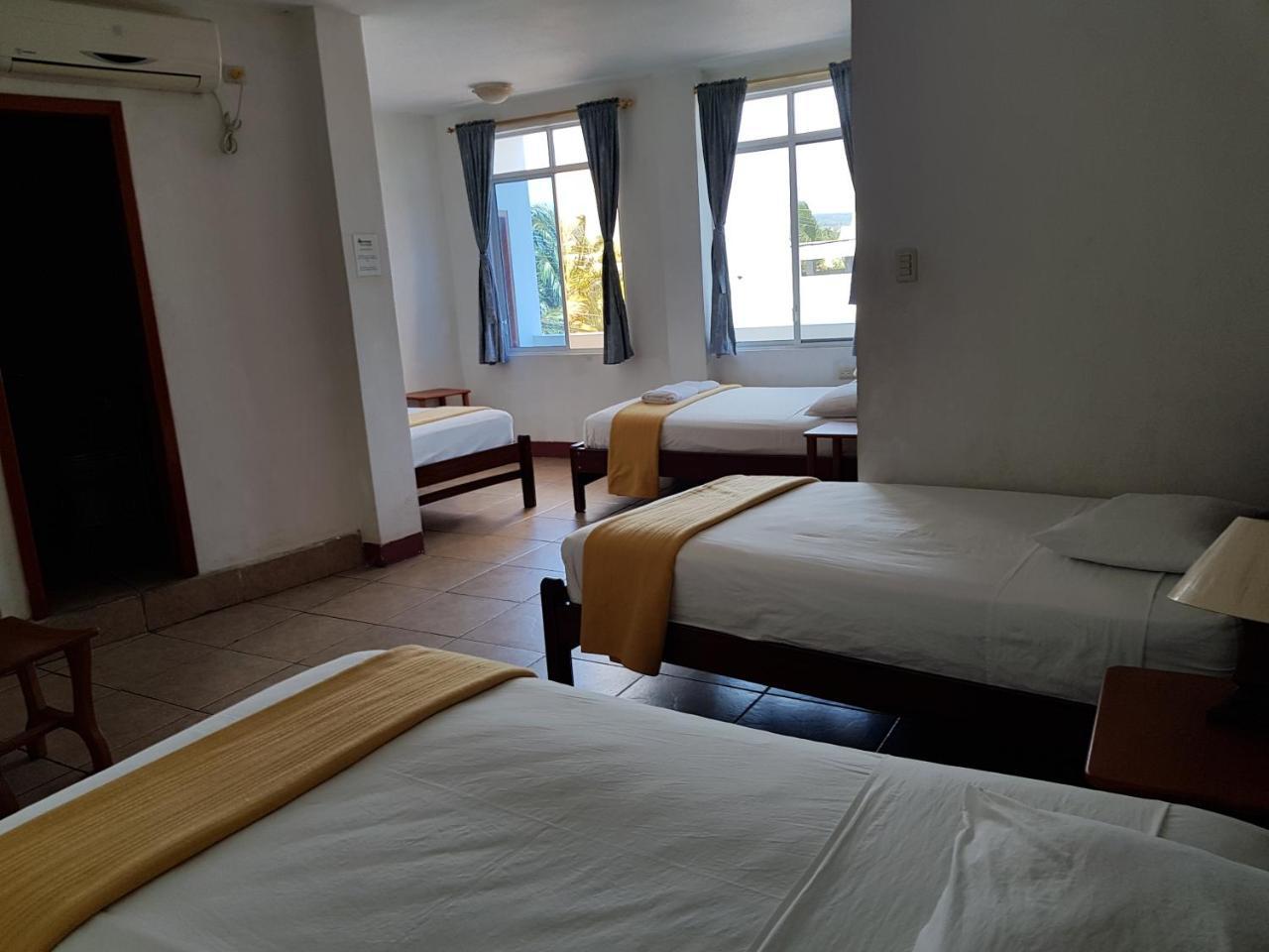 Gloria - Galapagos Inn Puerto Ayora  Bagian luar foto