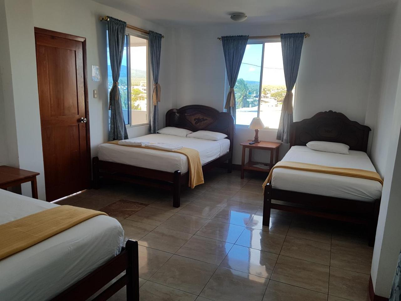 Gloria - Galapagos Inn Puerto Ayora  Bagian luar foto